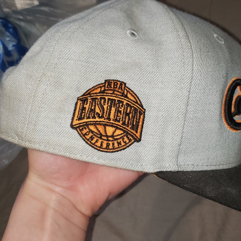 Cavaliers hat - Picture 2 of 4
